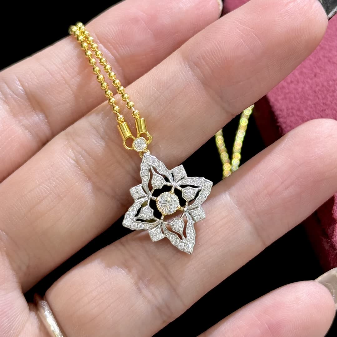Van Cleef & Arpels Elegant Gold and Diamond Flower Pendant Necklace